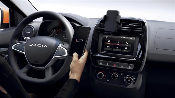 Nouvelle Dacia Spring chargeur smartphone à induction